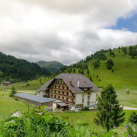 Familien- Und Jugendgaestehaus Schoenfeld 호텔 *
