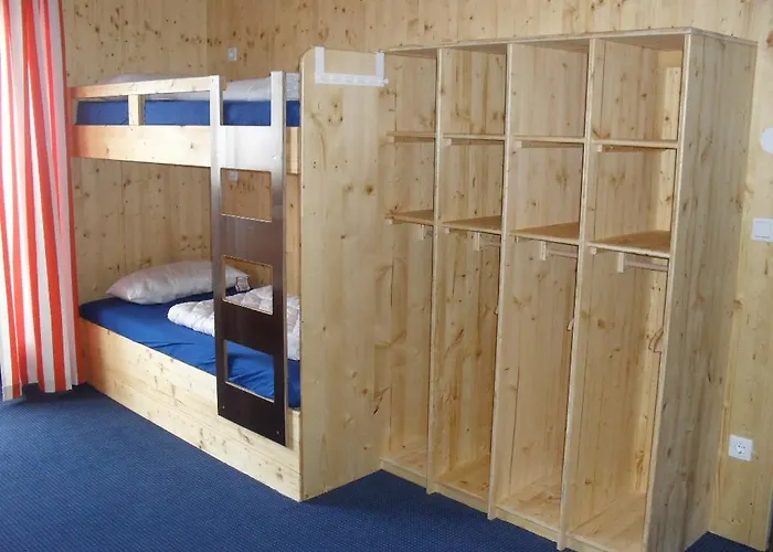 Familien- Und Jugendgaestehaus Schoenfeld 호텔 *